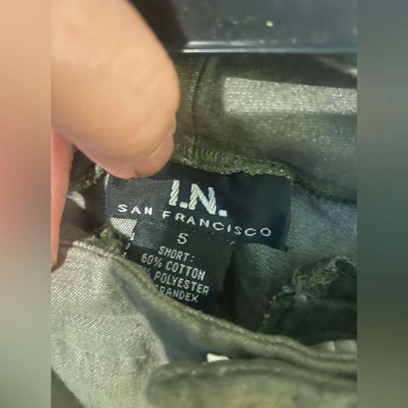 Women’s shorts with pattern detail on the side SIZE 5 - Picture 2 of 3